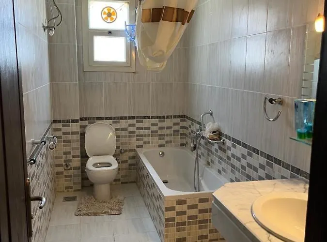 La Vista 5 Beachfront 265m Luxury Ain Suchna